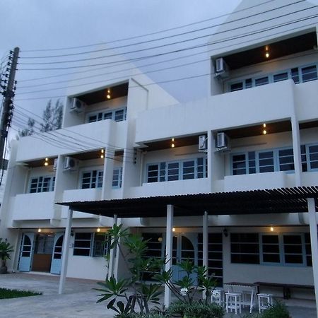 Albatross Guesthouse @ Thungwualaen Beach Pathiu Dış mekan fotoğraf